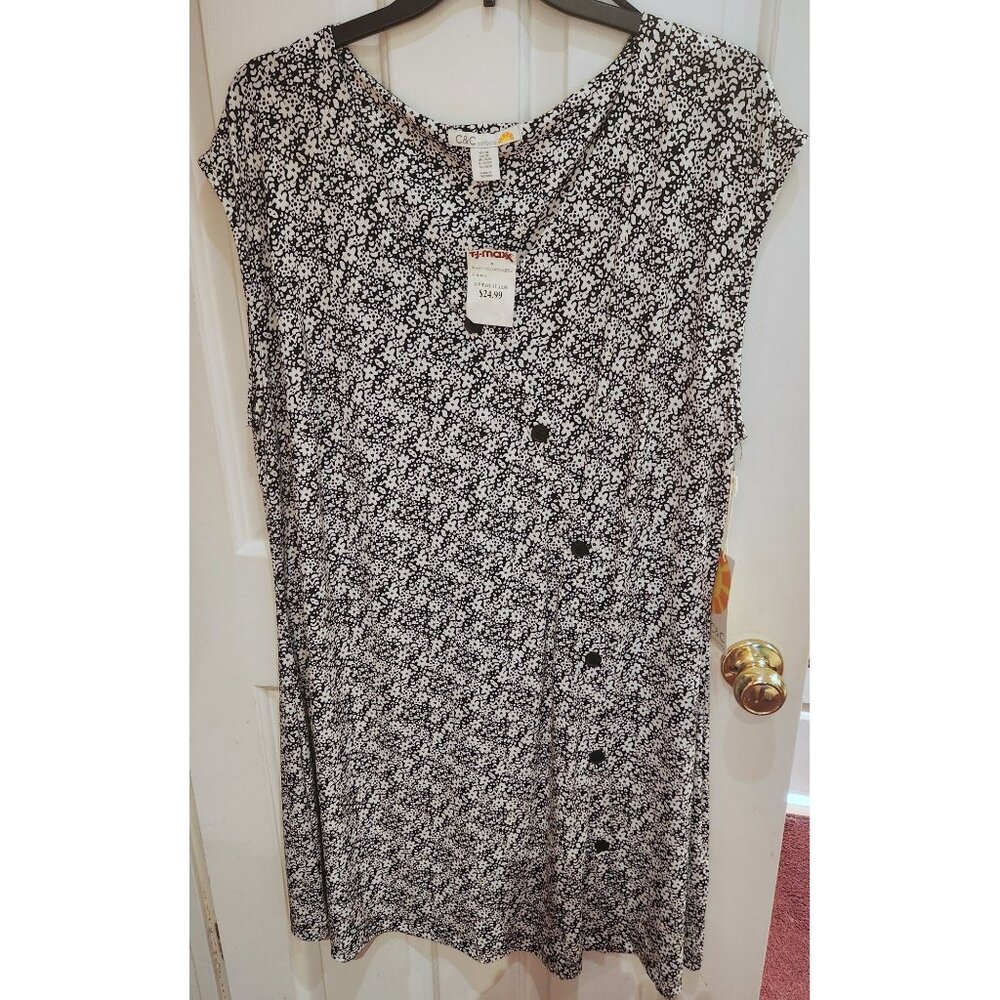 C&C California sleeveless dress. 3X Black and White